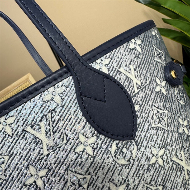  handbag interior and compartment view 9