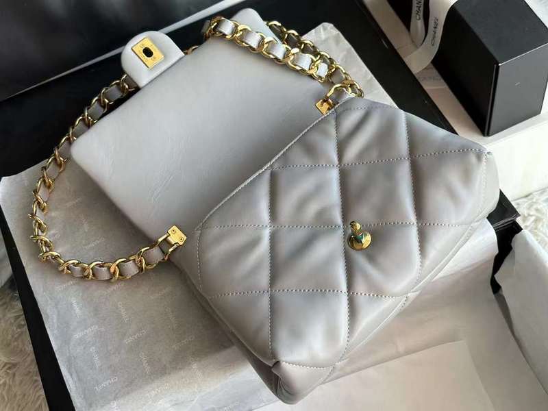 Zivas Charm Contemporary Flair Everyday Handbag (Versatile Style Statement) – Detail View