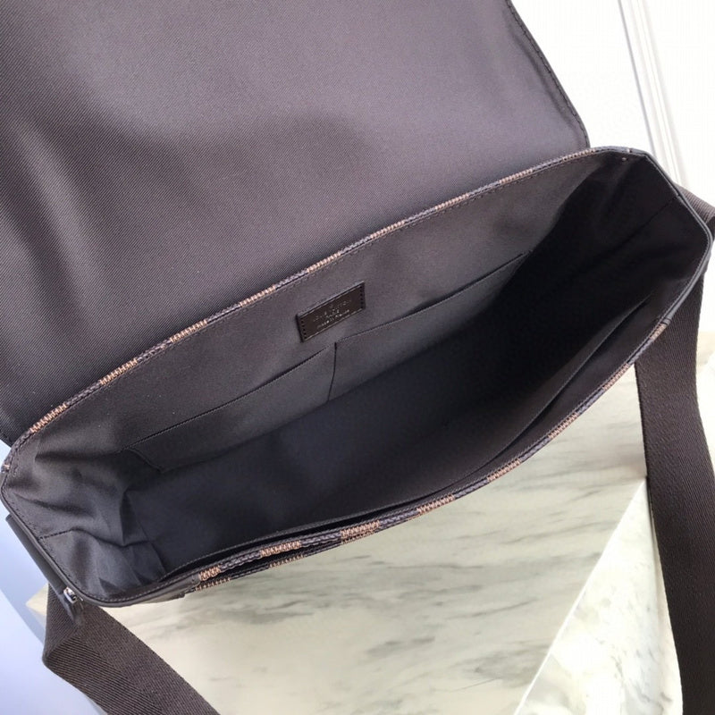 Front view of classic refined women's handbag – women's luxury handbag