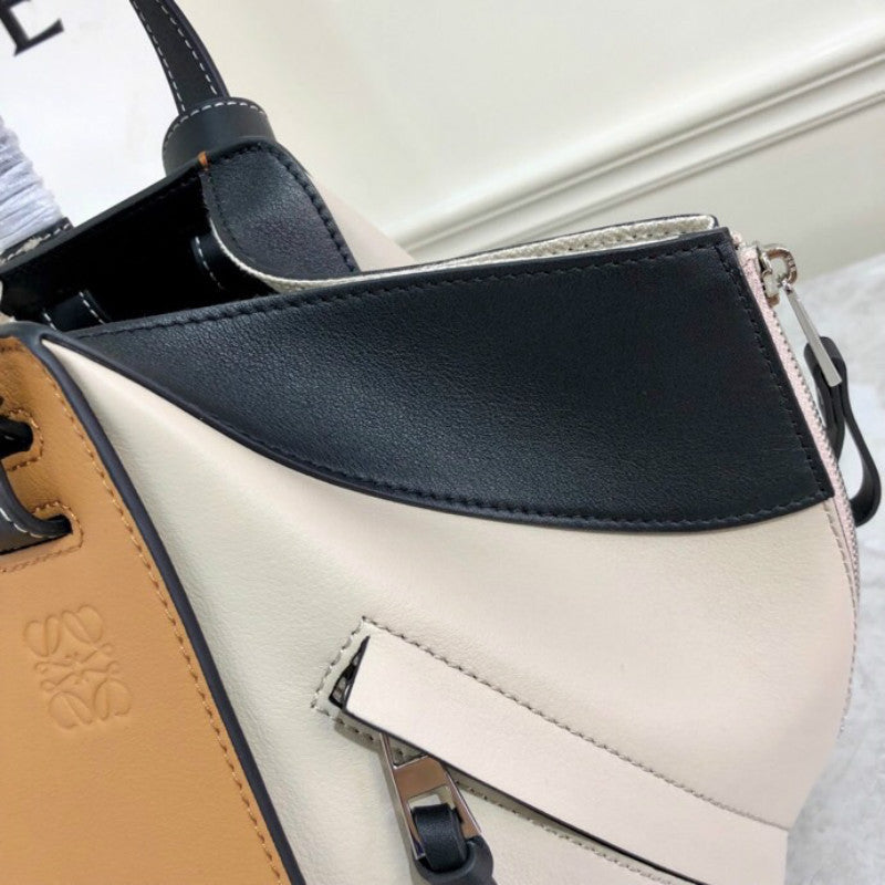 Ziva's Charm handbag – interior view (29cm*26cm*14cm)