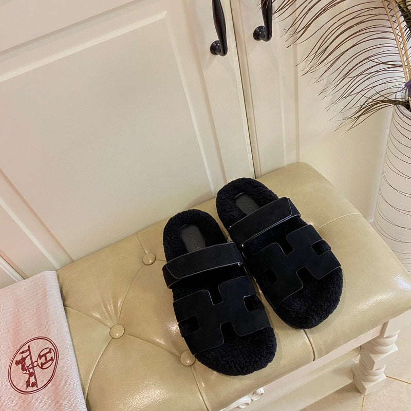 Hermès Red Flat Thong Sandals - Angled View