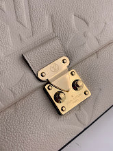 Premium Leather Crossbody Bag - Elegant Women's Designer Handbag - NM4777