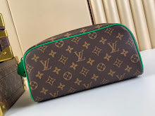 Chic Women's Designer Tote - Luxury Premium Handbag Style - NM4701