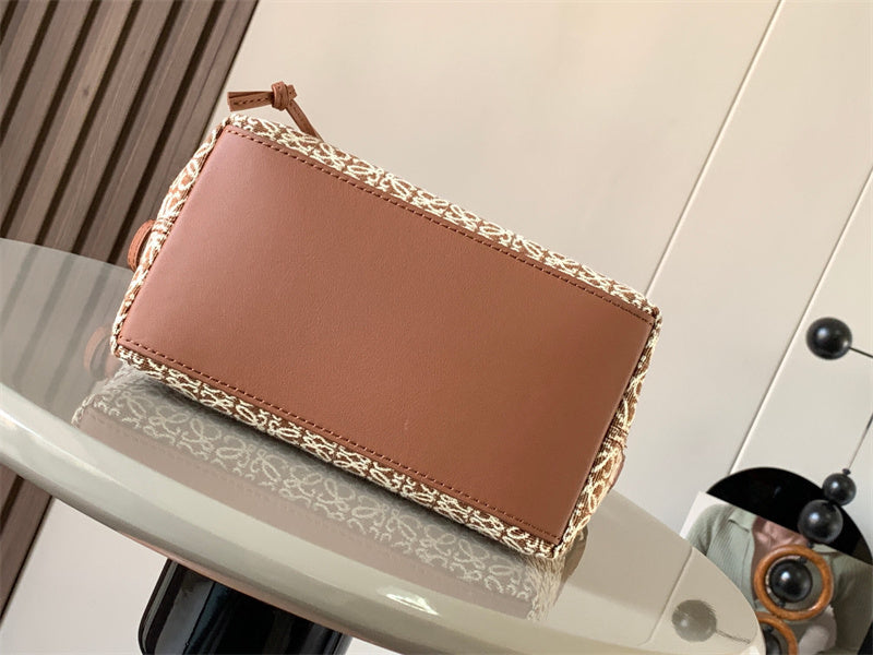 Ziva's Charm handbag – interior view (21cm*17cm*13cm)