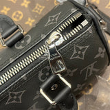  Smart tote bag carried on shoulder