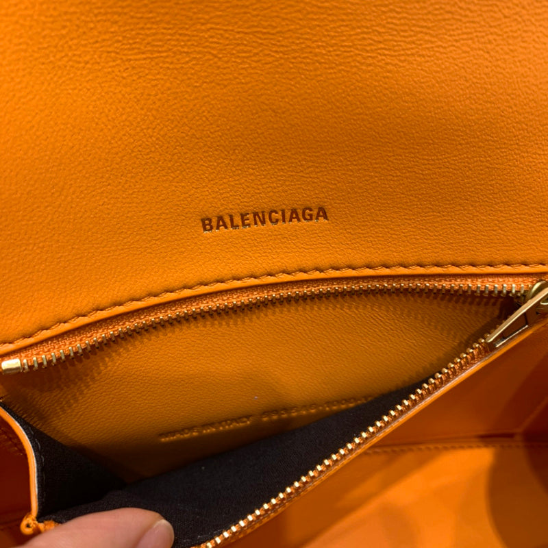 Effortless Faux Leather Handbag - Polished Finish | Women's Fashion Handbag #579 - texture close-up (image 9) of designer-inspired handbag