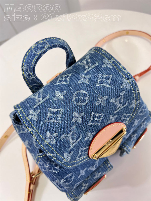  Timeless crossbody bag front view 7