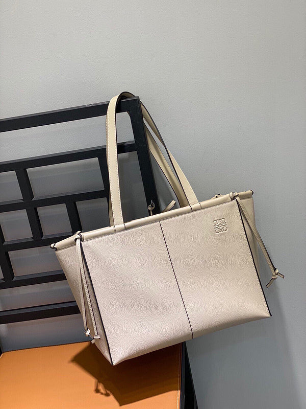 Ziva's Charm handbag – full view (35cm*27cm*19cm)