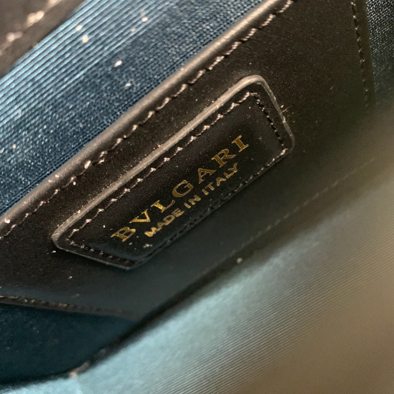 Elegant Vegan Leather Handbag - Refined Silhouette | Women's Everyday Carry Handbag #1683 - close-up detail shot (image 3) of designer-inspired handbag