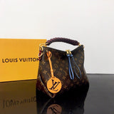 Handle and strap detail of premium statement women's handbag – women's luxury handbag