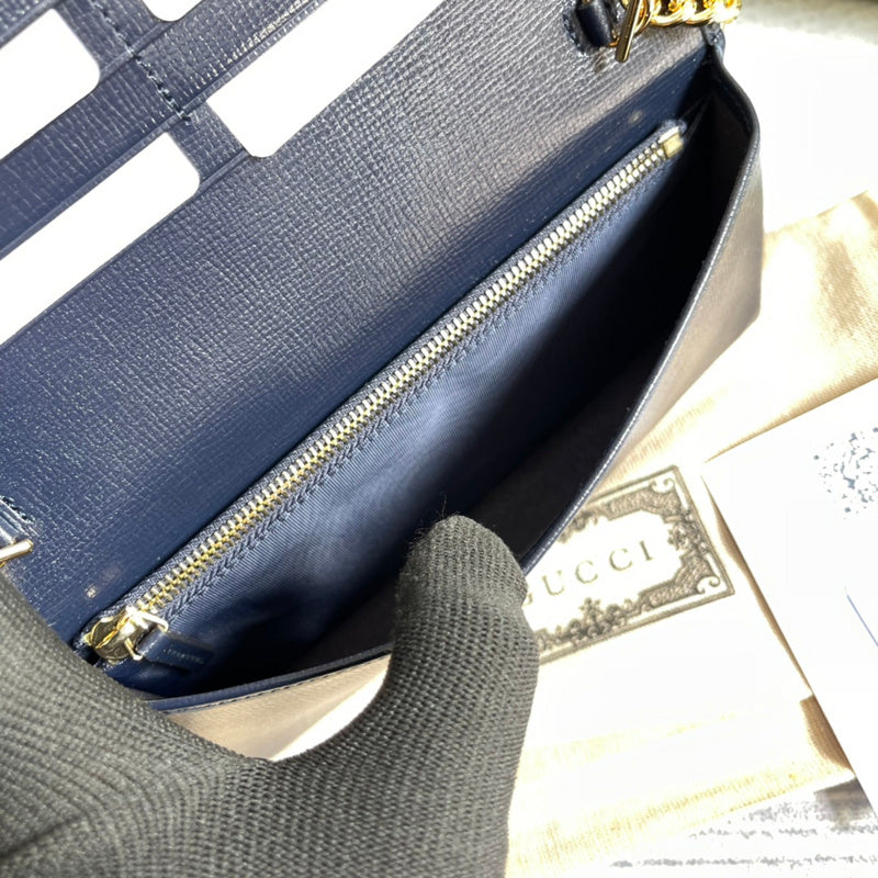 Close-up detail of everyday-luxe modern women's handbag – women's everyday handbag