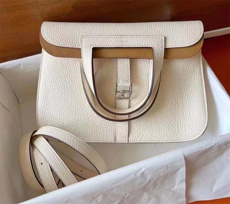  Streamlined shopper bag front view