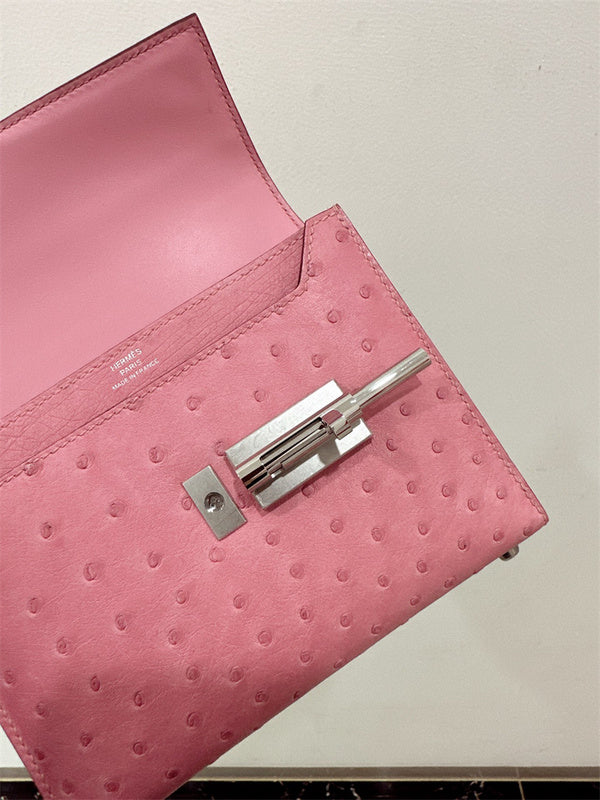  tote bag interior and compartment view 9