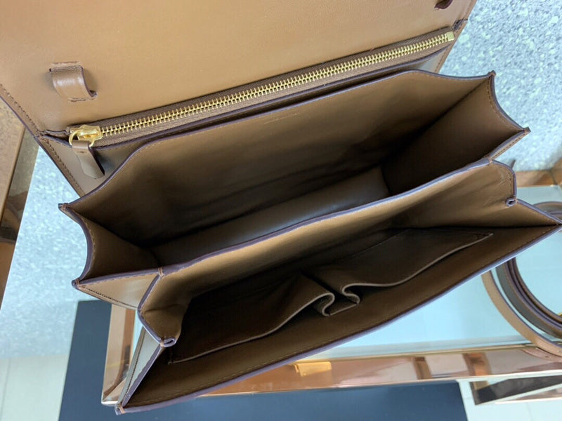Front view of modern classic women's handbag – women's luxury accessory