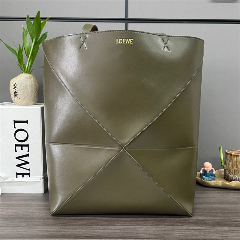 Ziva's Charm handbag – lifestyle view (42cm*18cm*41cm)
