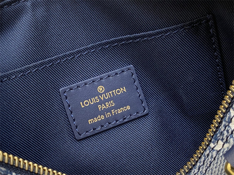  Smart shoulder bag carried on shoulder 10