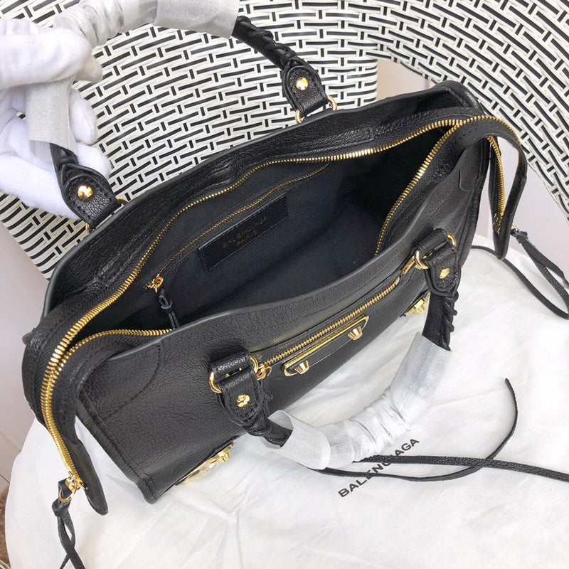 Interior view of structured premium women's handbag – women's luxury accessory