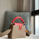  Classic shopper bag carried on shoulder