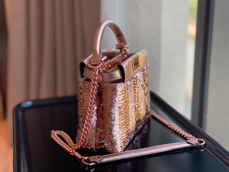 Ziva's Charm handbag – detail view (Standard Size)