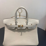 Effortless handbag styled for everyday wear