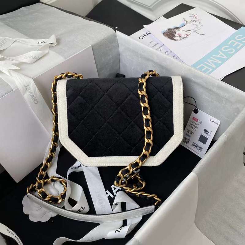 Zivas Charm Elevated Essentials Luxury Handbag (Premium Everyday Carry) – Detail View