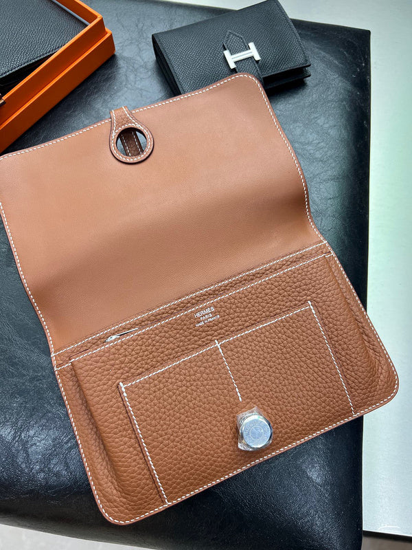 Interior view of classic premium bag