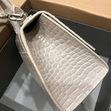 Zivas Charm Streamlined Design Statement Handbag (Refined Practical Design) – Full Silhouette