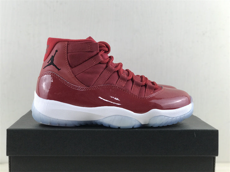 Nike Designer sneakers in bold contrast signature lace-up style front view