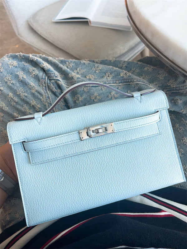  classic carryall bag styled with outfit