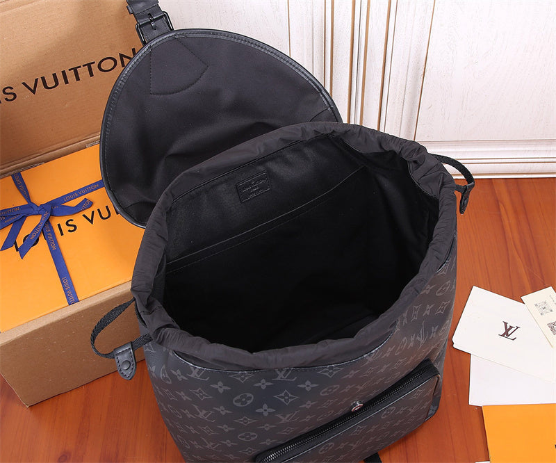  minimalist shopper bag styled with outfit