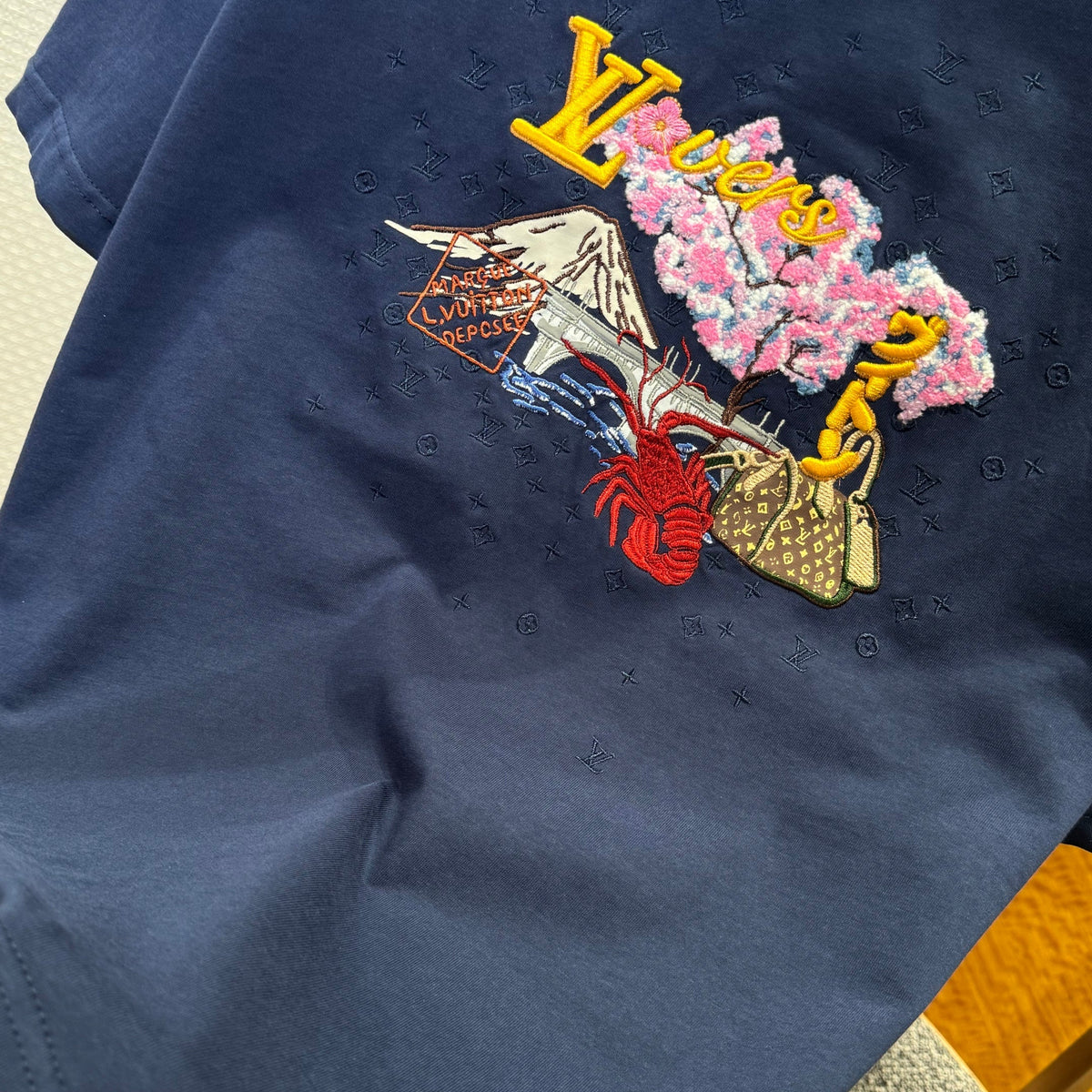 Louis Vuitton T-Shirts? Louis Vuitton Lou T-shirt Premium Designer Cotton T-Shirt