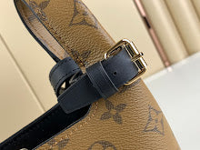 Luxury Signature Top Handle Bag - Elegant Women's Designer Handbag - NM4465