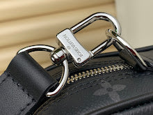 Premium Leather Crossbody Bag - Elegant Women's Designer Handbag - NM4588