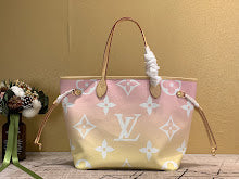 Luxury Signature Top Handle Bag - Elegant Women's Designer Handbag - NM4936