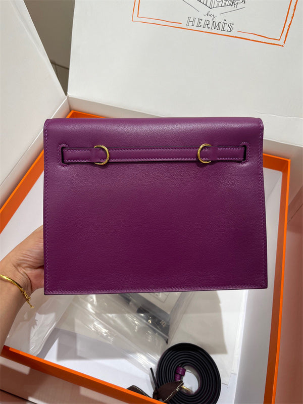  satchel close-up of hardware and finish 11