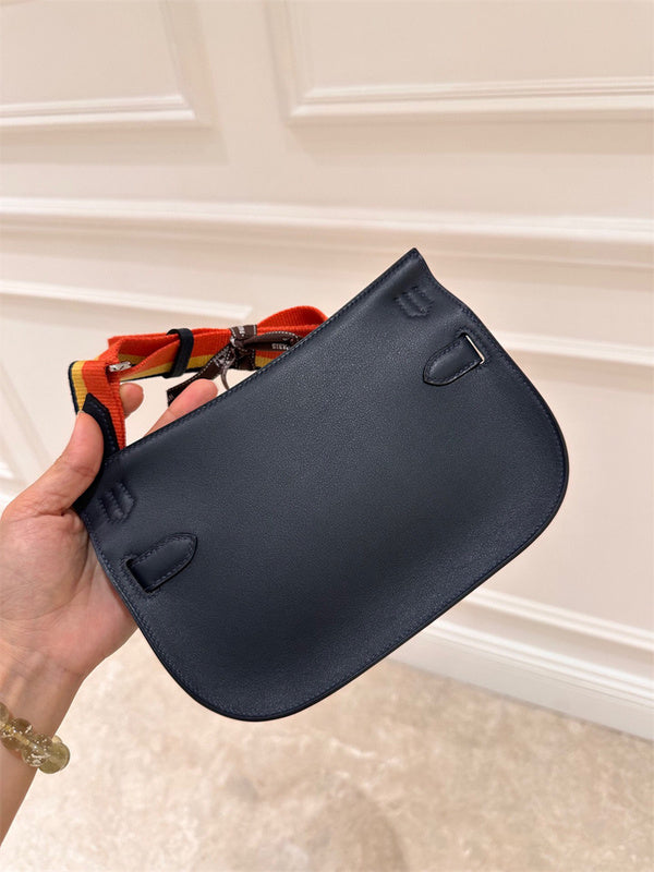  Classic satchel carried on shoulder 10