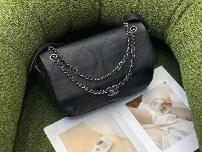  women's handbag, spacious design, view 2