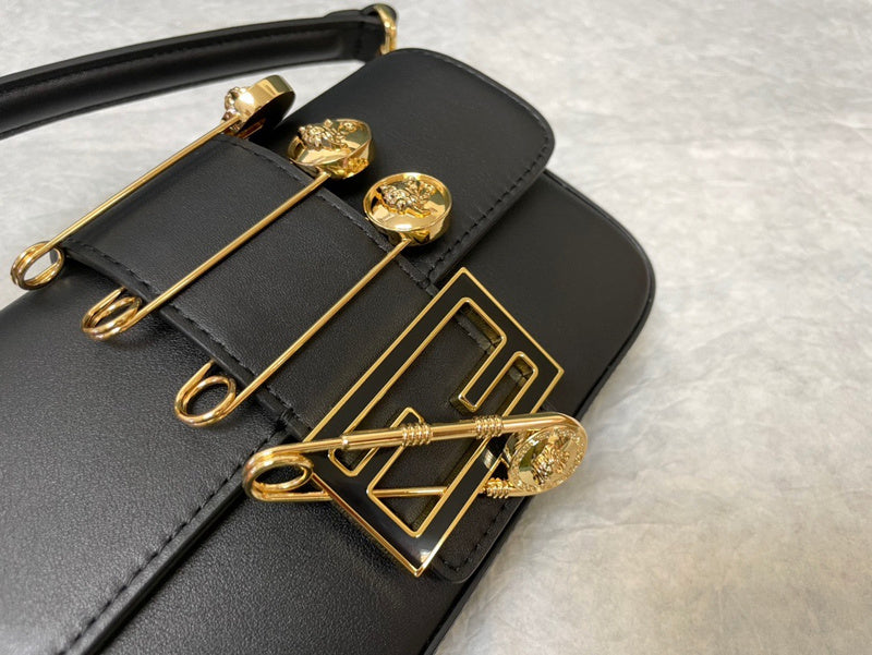 Ziva's Charm handbag – full view (20cm*13cm*5cm)