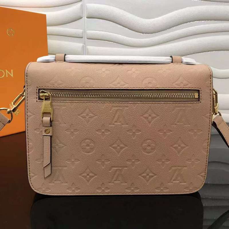 Styled lifestyle shot of refined elevated women's handbag – women's everyday handbag