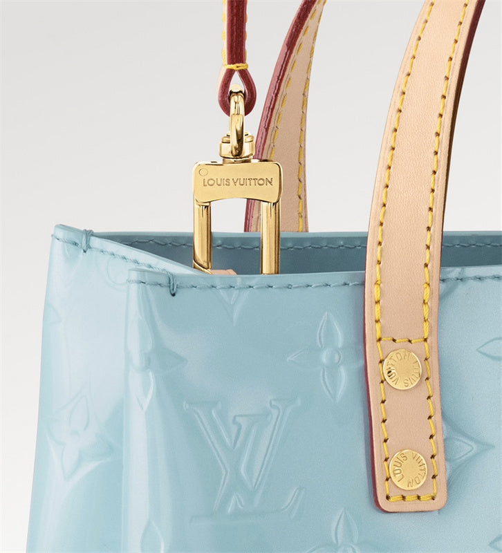  understated carryall bag styled with outfit 12