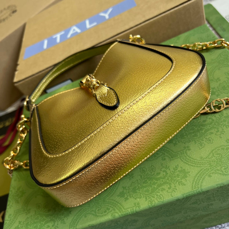 Side profile of everyday-luxe elevated women's handbag – women's luxury accessory