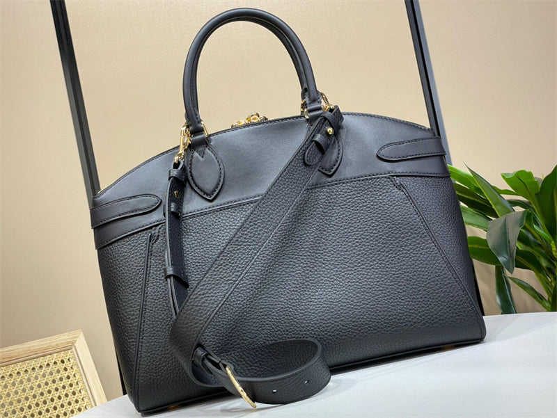  Clean-Lined shoulder bag carried on shoulder 10