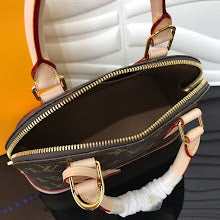 Luxury Iconic Crossbody Bag - Women's Elegant Designer Fashion - NM4279