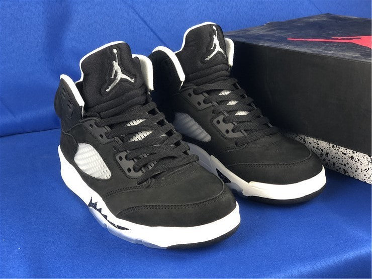 Nike Men's & Women's Designer Lifestyle Shoes — Style 140 hardware detail