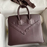 Minimalist handbag styled for everyday wear