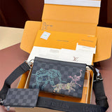  signature carryall bag detail view showing craftsmanship