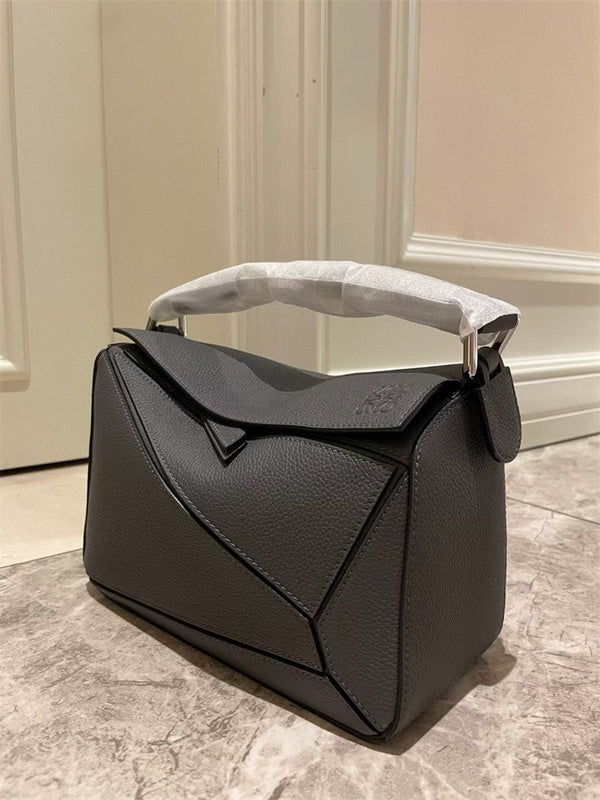 Ziva's Charm handbag – product shot (24cm*16.5cm*10.5cm)