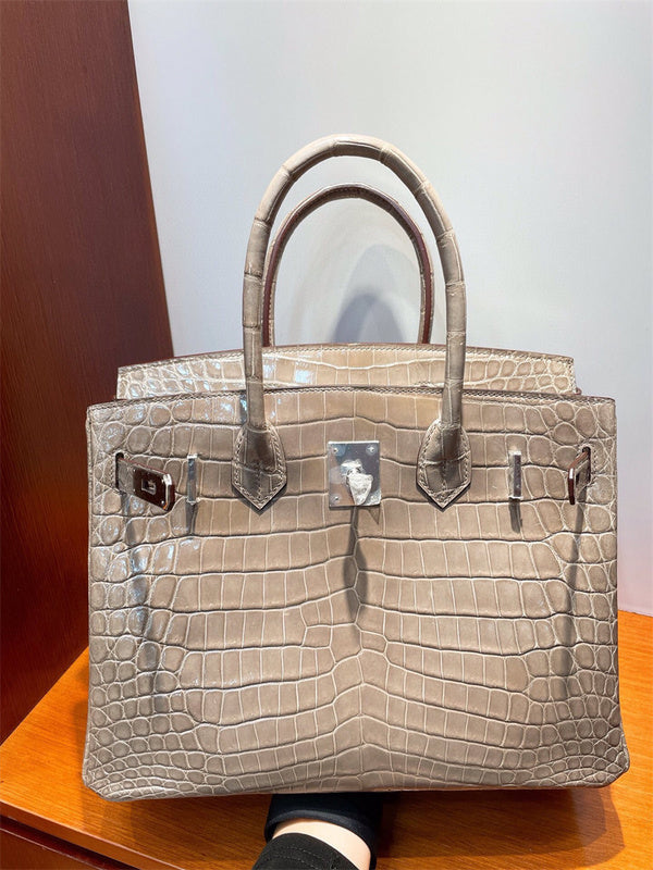  Streamlined structured bag carried on shoulder 10