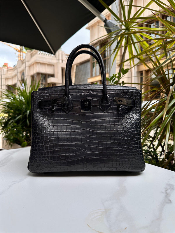  Essential everyday bag front view