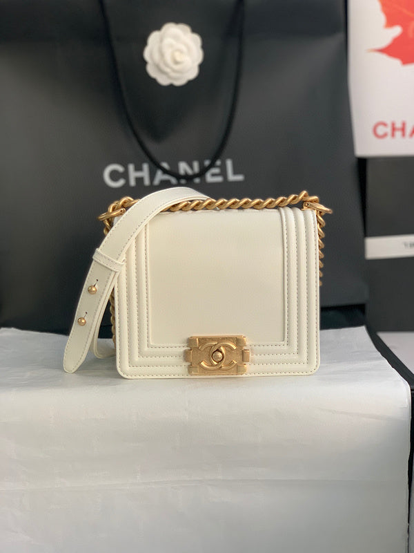 Zivas Charm Versatile Design Everyday Handbag (Refined Practical Design) – Close-Up Detail
